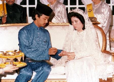 Permaisuri Agong - Tunku Hajah Azizah Aminah Maimunah Iskandariah | theAsianparent Malaysia